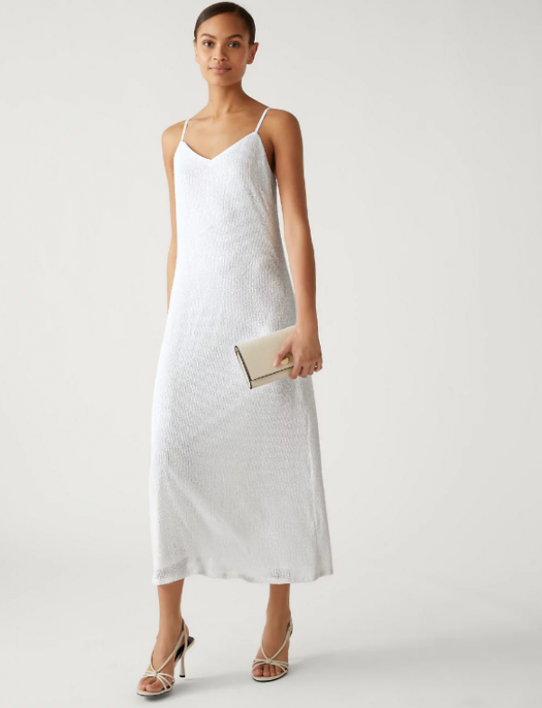 Slip Dress dengan Aksen Sequin yang Glamour